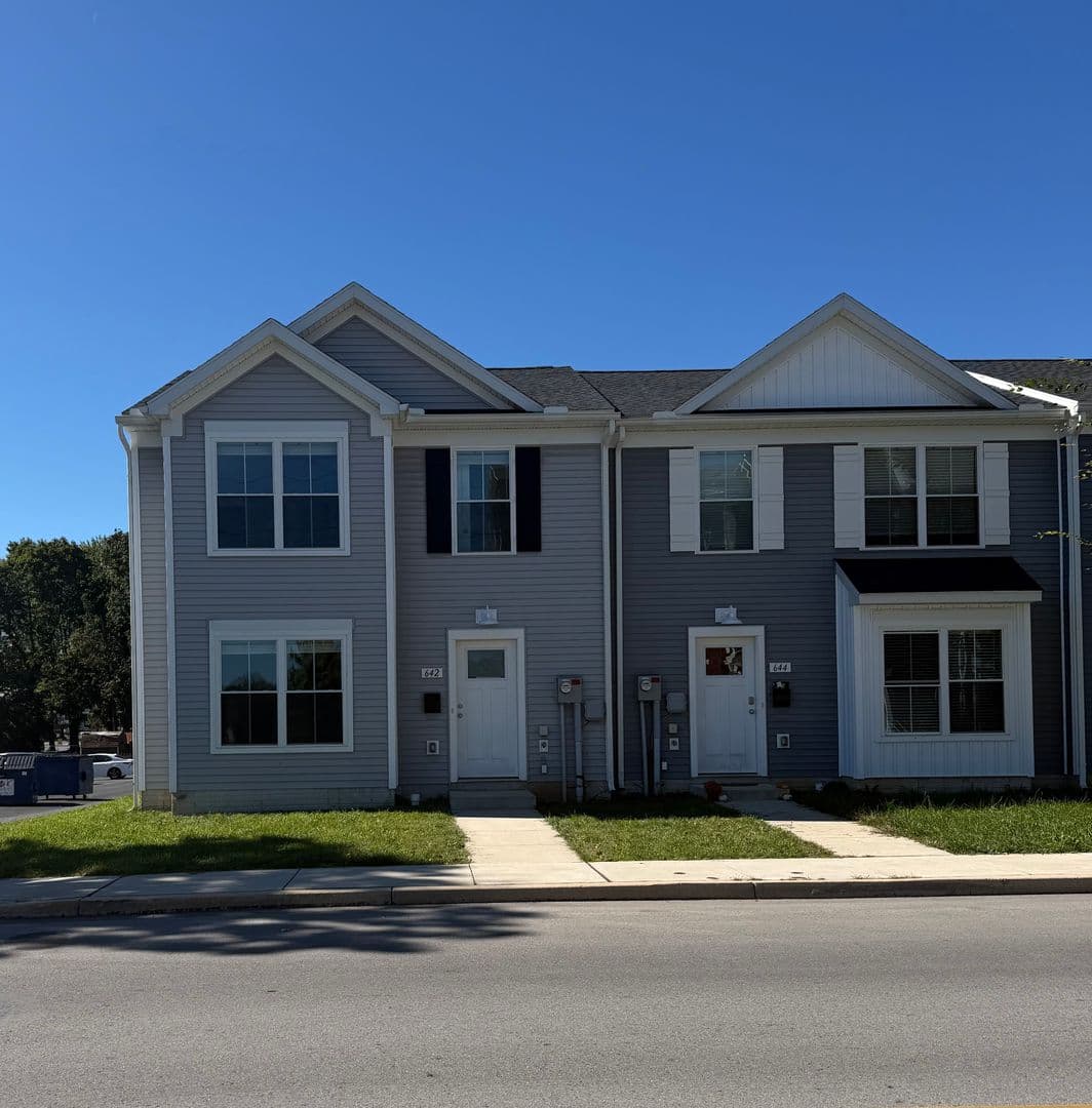 Carlisle House: 642 N College St
