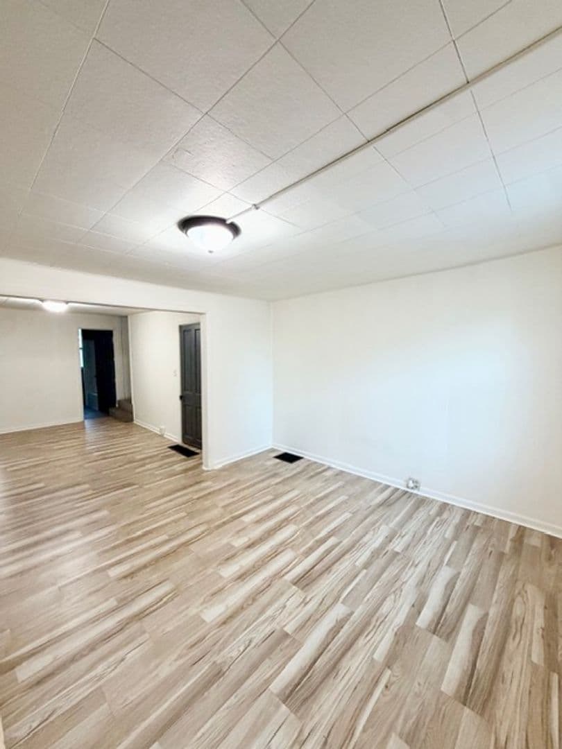 Enola House: 231 Lincoln St