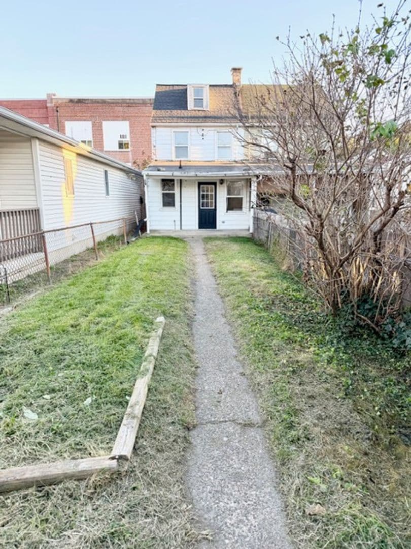 Enola House: 231 Lincoln St