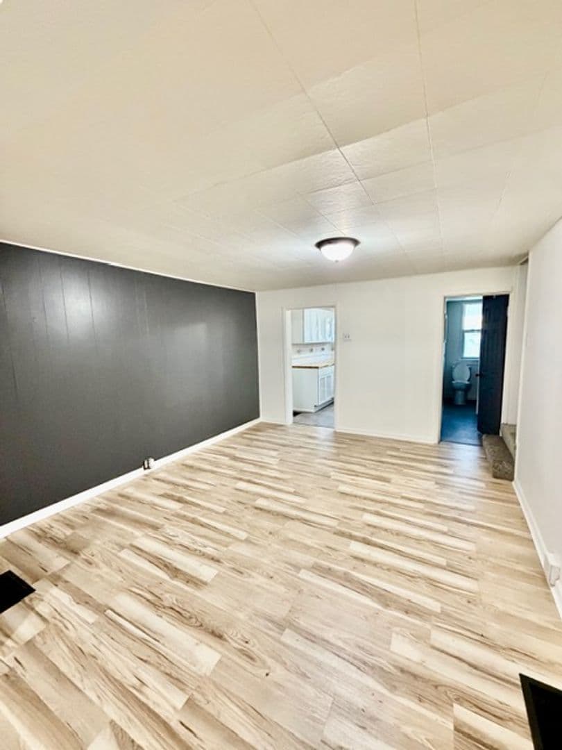 Enola House: 231 Lincoln St