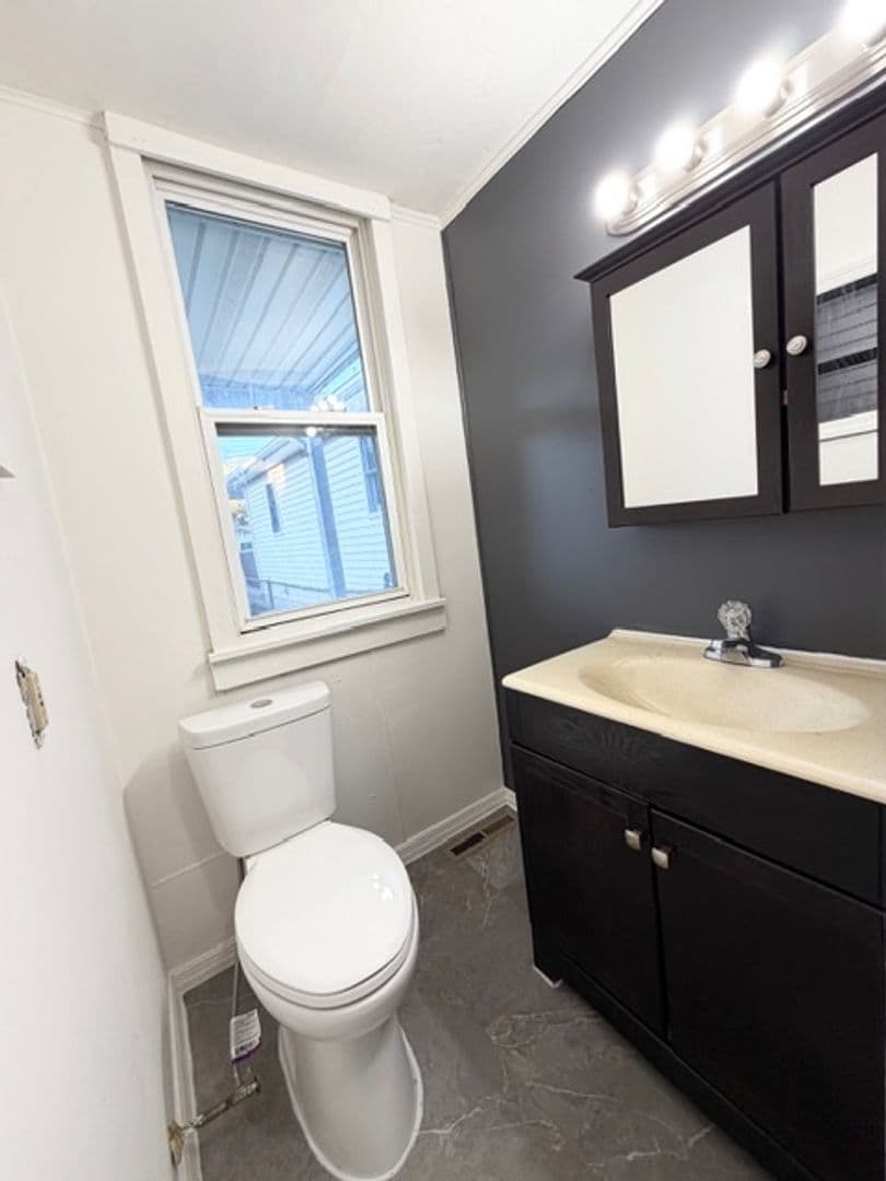 Enola House: 231 Lincoln St