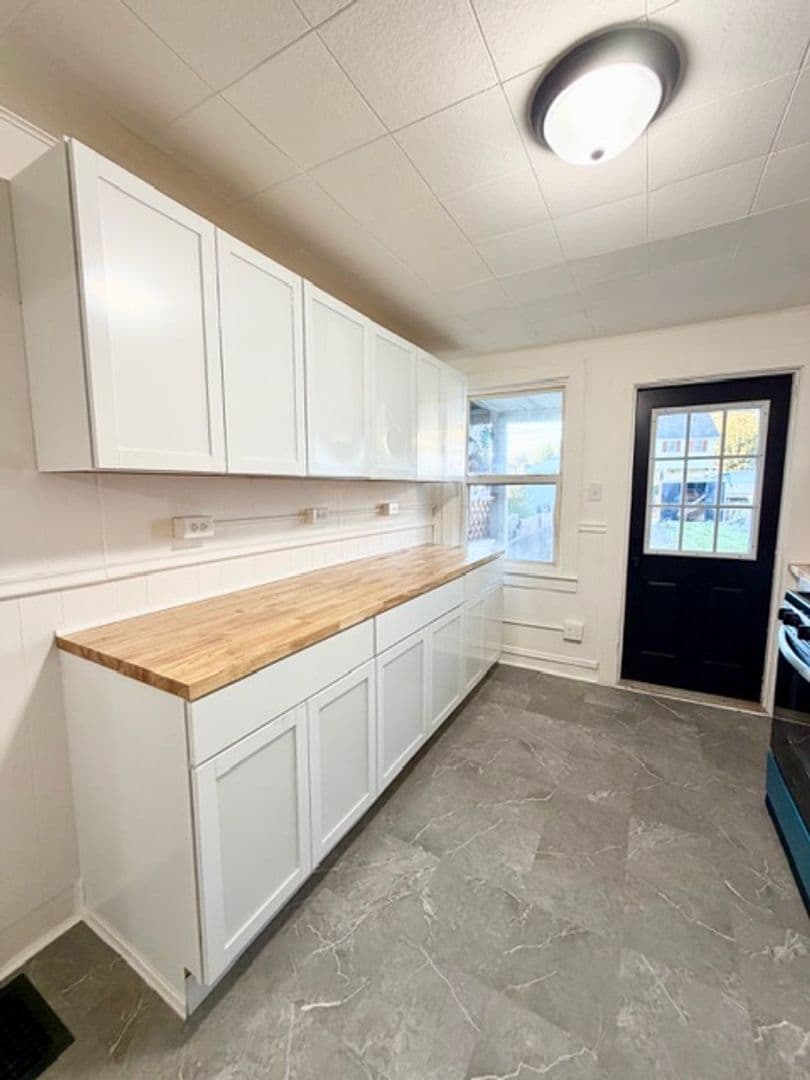 Enola House: 231 Lincoln St