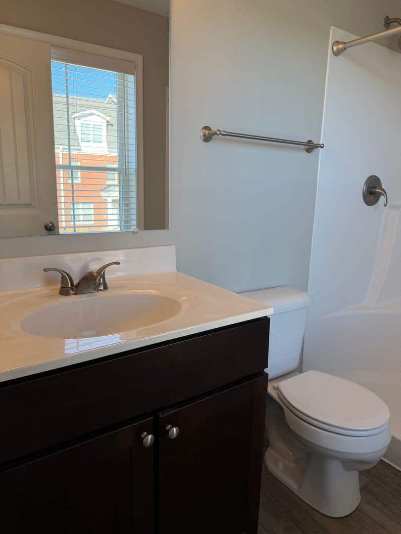 Carlisle House: 642 N College St