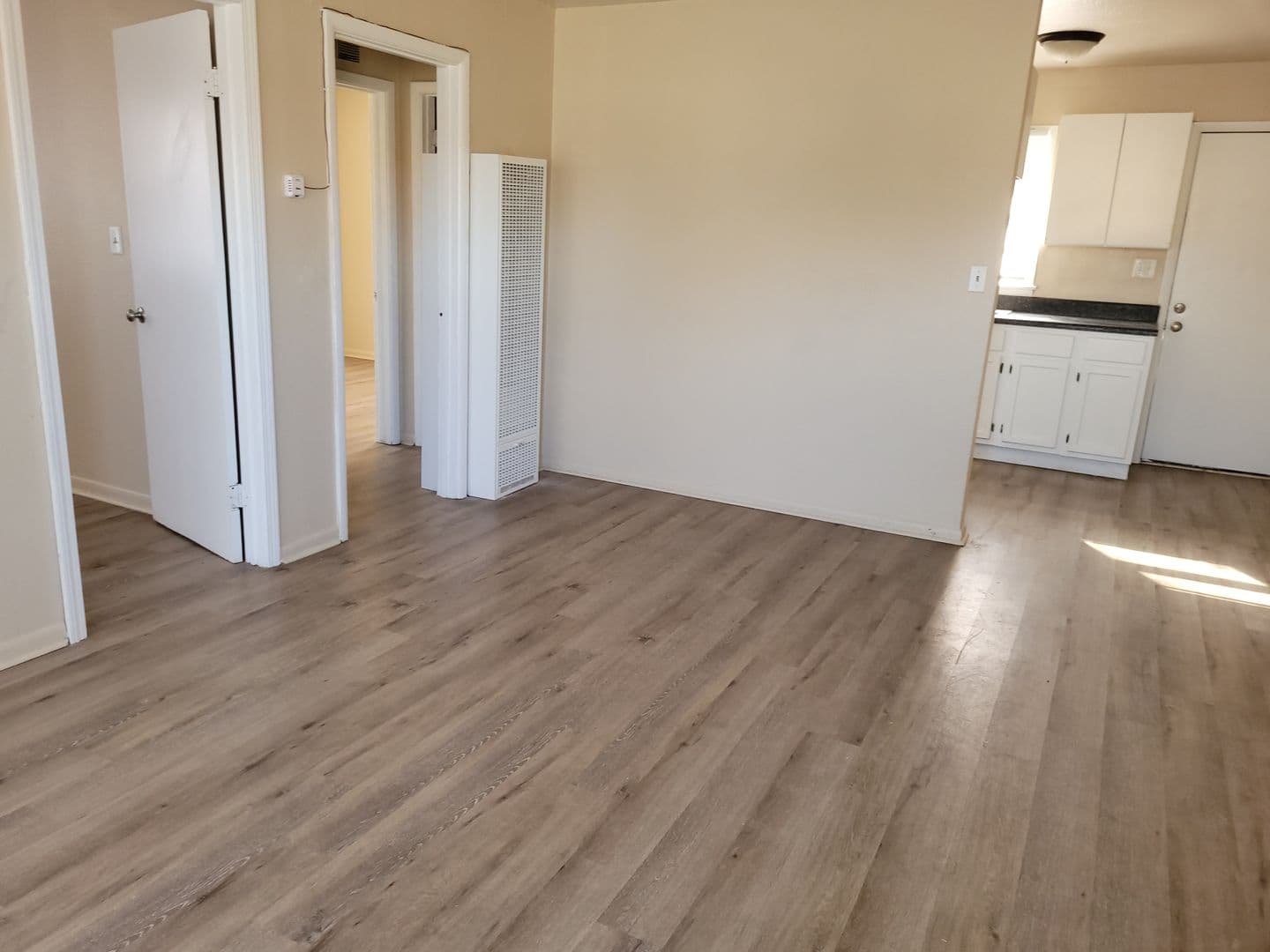 Wichita Apartment: 2945-2949 S Hydraulic
