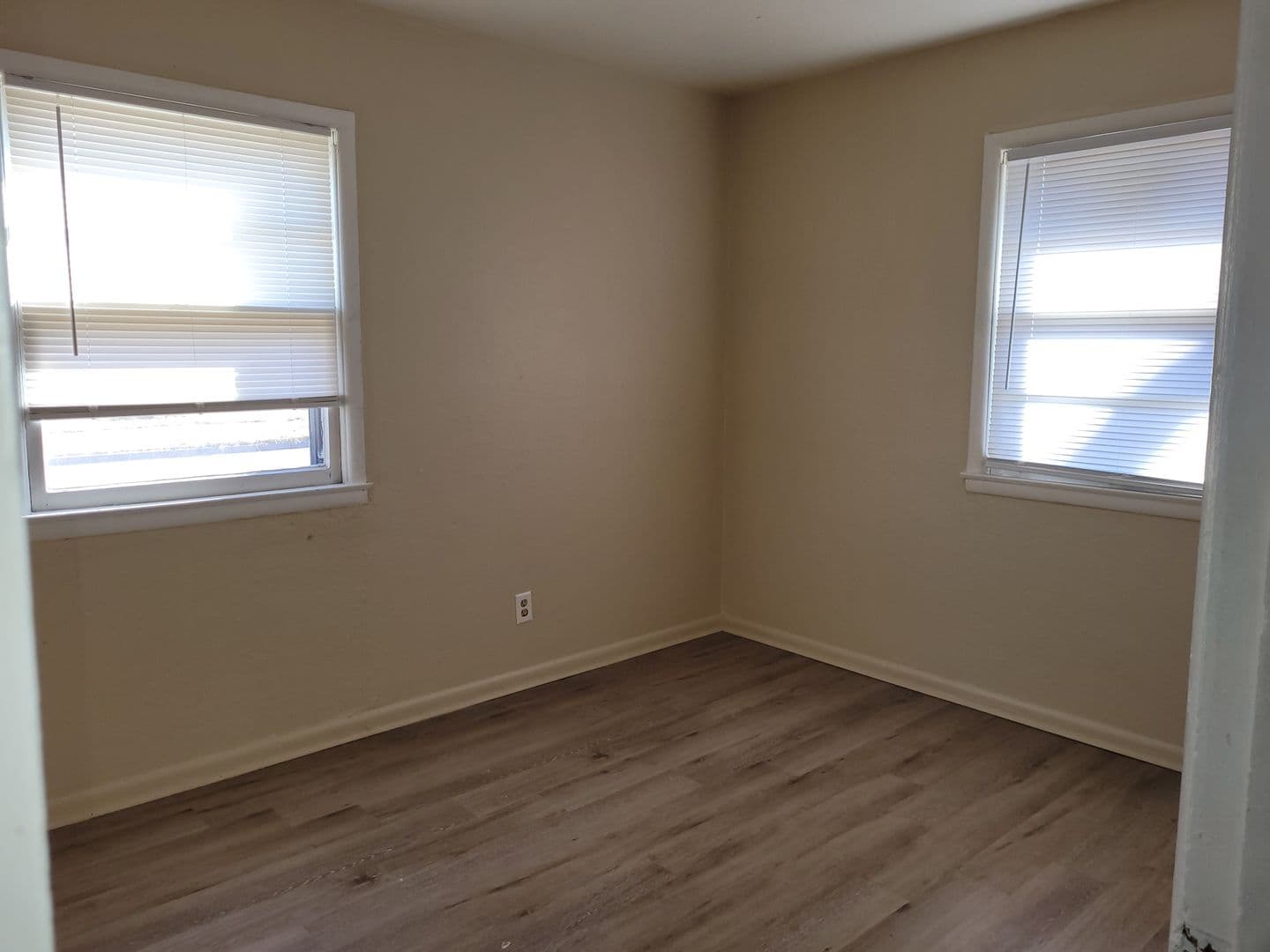 Wichita Apartment: 2945-2949 S Hydraulic