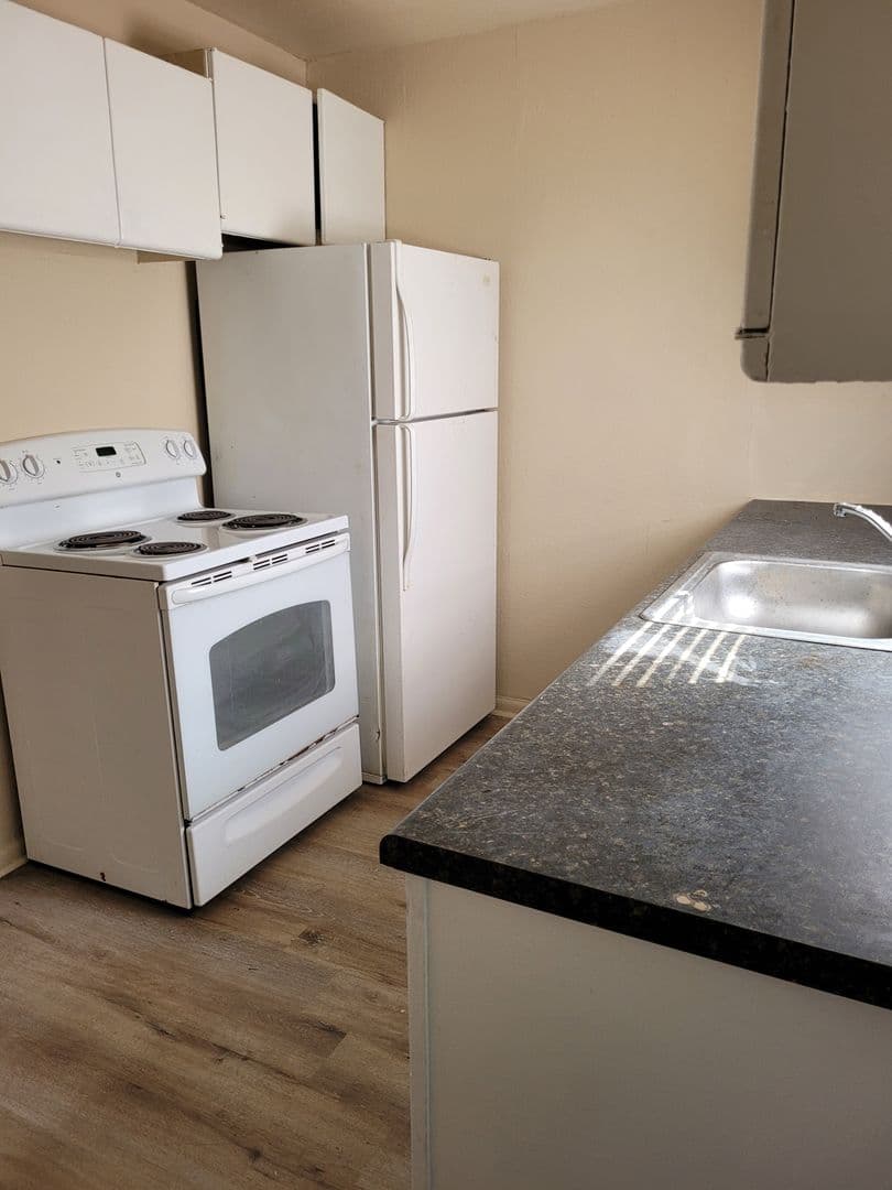 Wichita Apartment: 2945-2949 S Hydraulic
