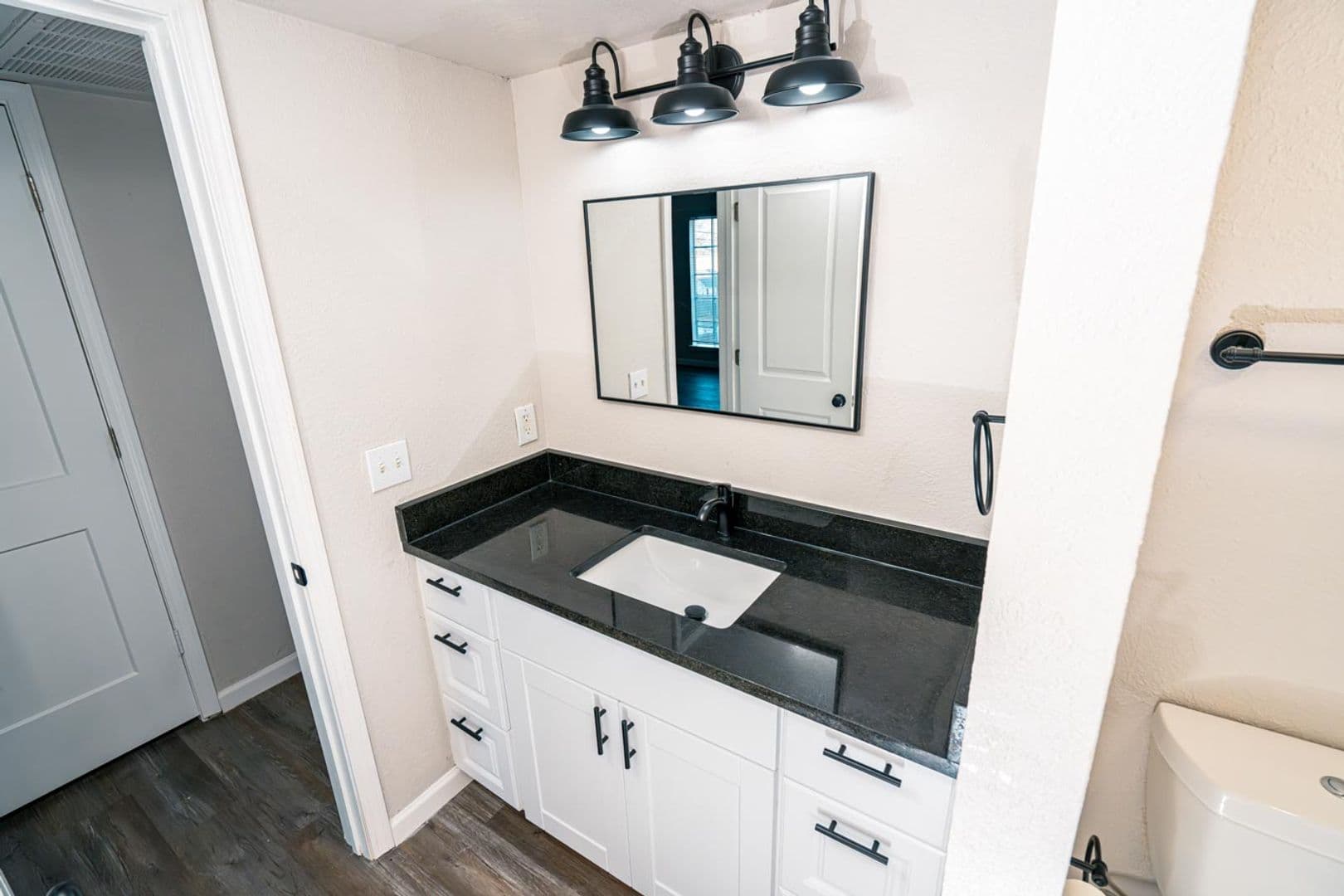 Tulsa Apartment: 1027 E. 41st St
