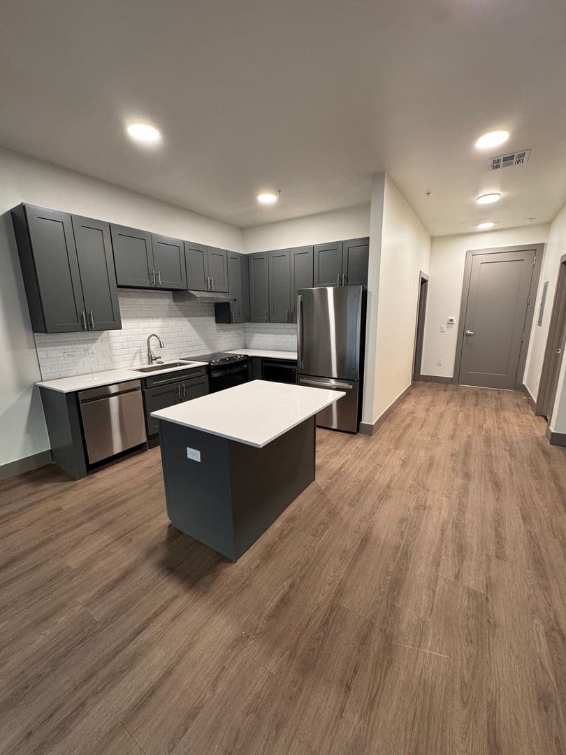 Bixby Apartment: 8116 E 151st St. S