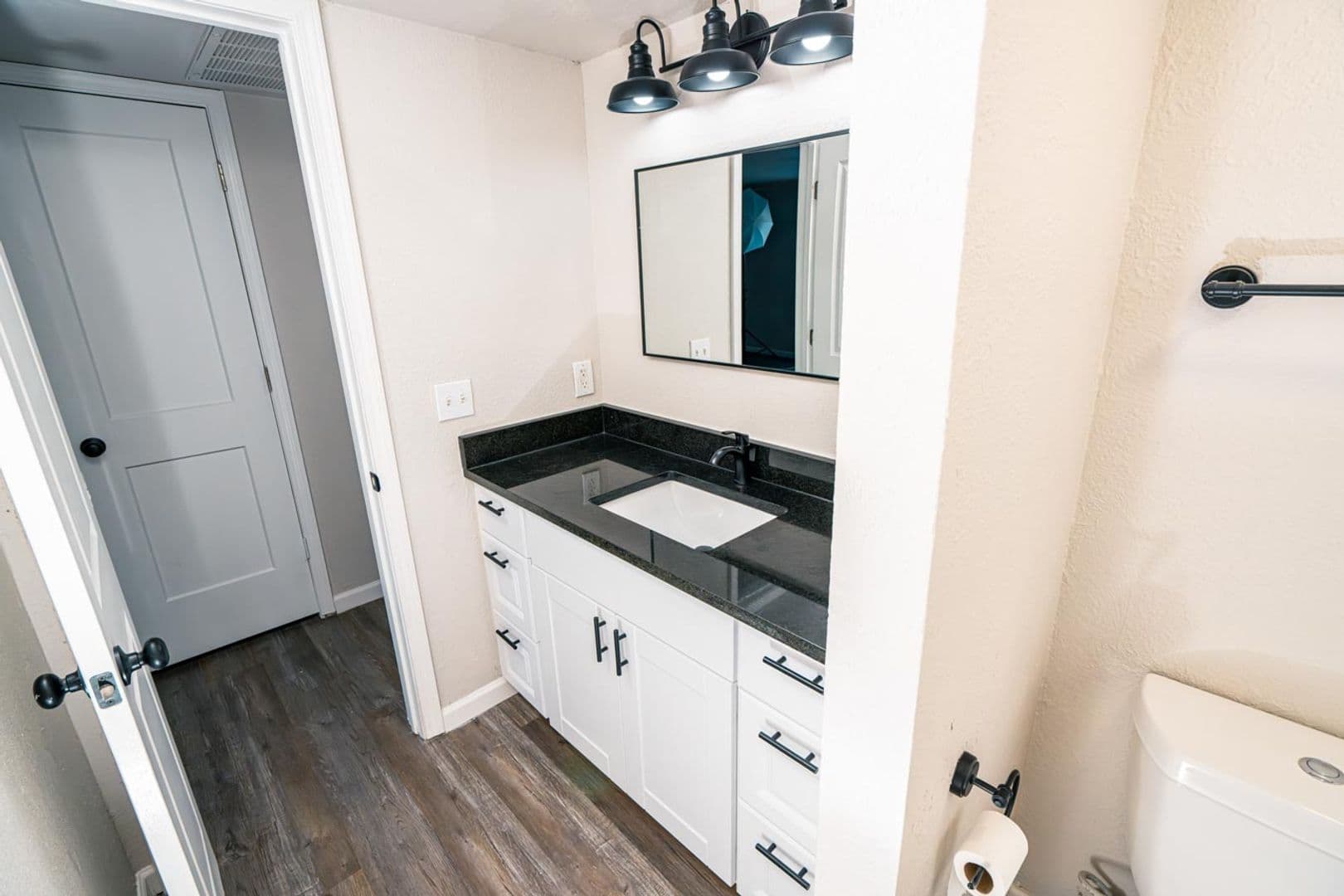 Tulsa Apartment: 1027 E. 41st St