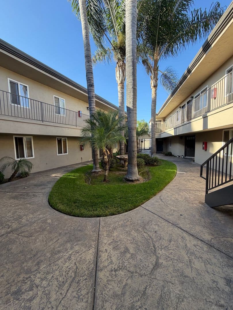 El Cajon House: 1160 E. Lexington Avenue