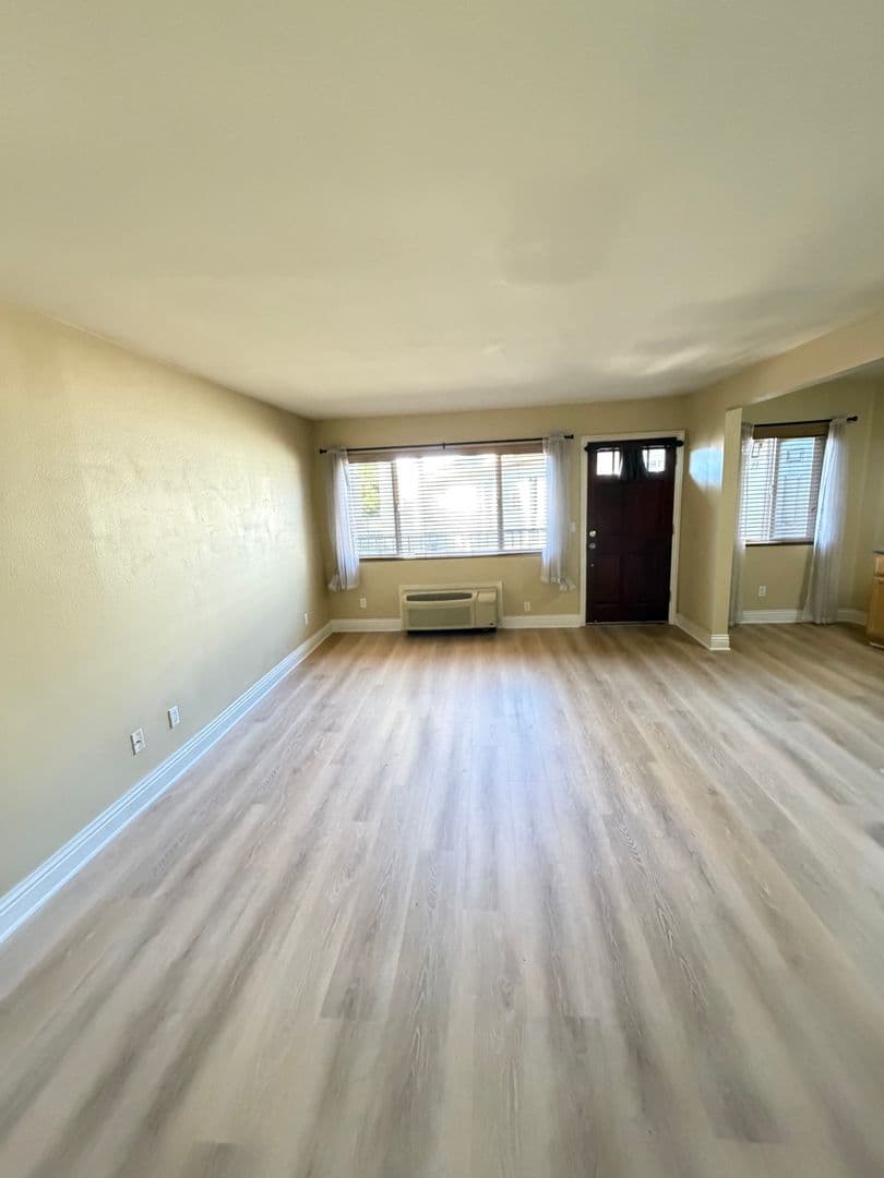 El Cajon House: 1160 E. Lexington Avenue
