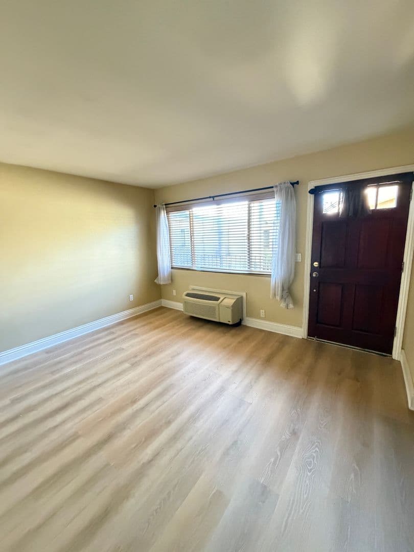 El Cajon House: 1160 E. Lexington Avenue