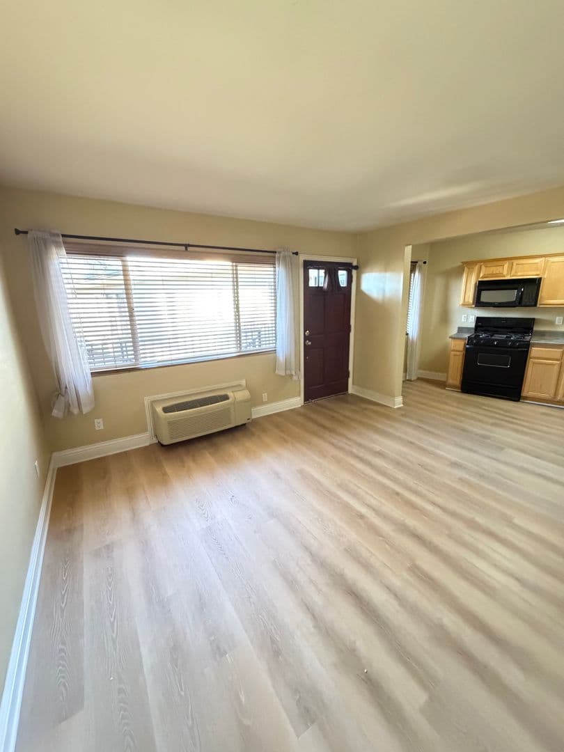 El Cajon House: 1160 E. Lexington Avenue
