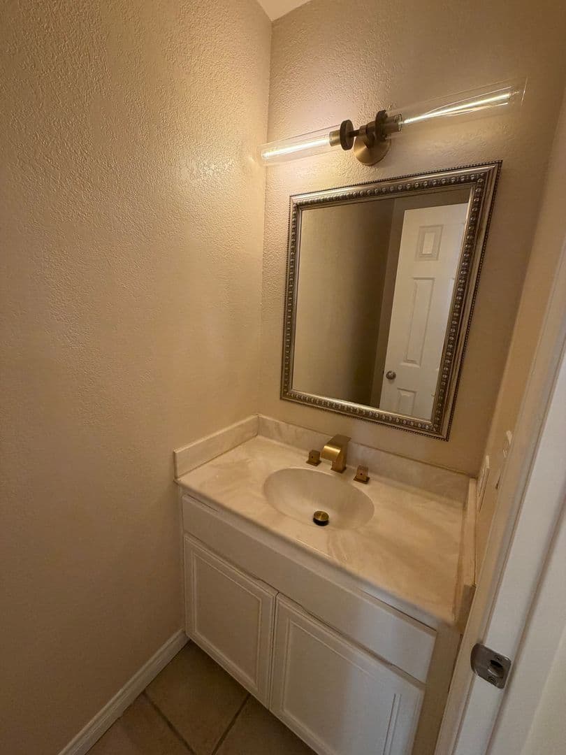 El Cajon Condo: 792 N. Mollison Ave #16
