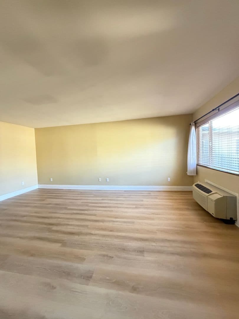 El Cajon House: 1160 E. Lexington Avenue