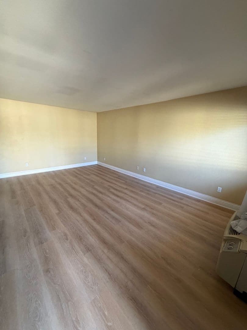 El Cajon House: 1160 E. Lexington Avenue