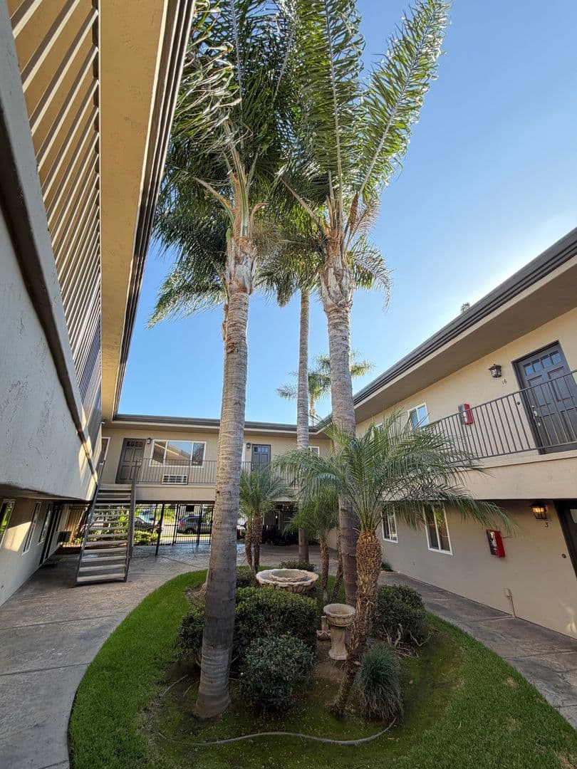 El Cajon House: 1160 E. Lexington Avenue
