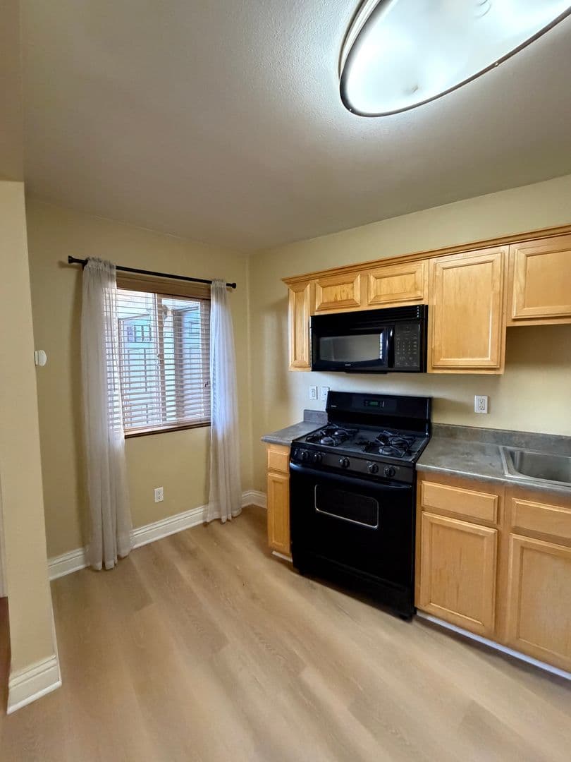 El Cajon House: 1160 E. Lexington Avenue