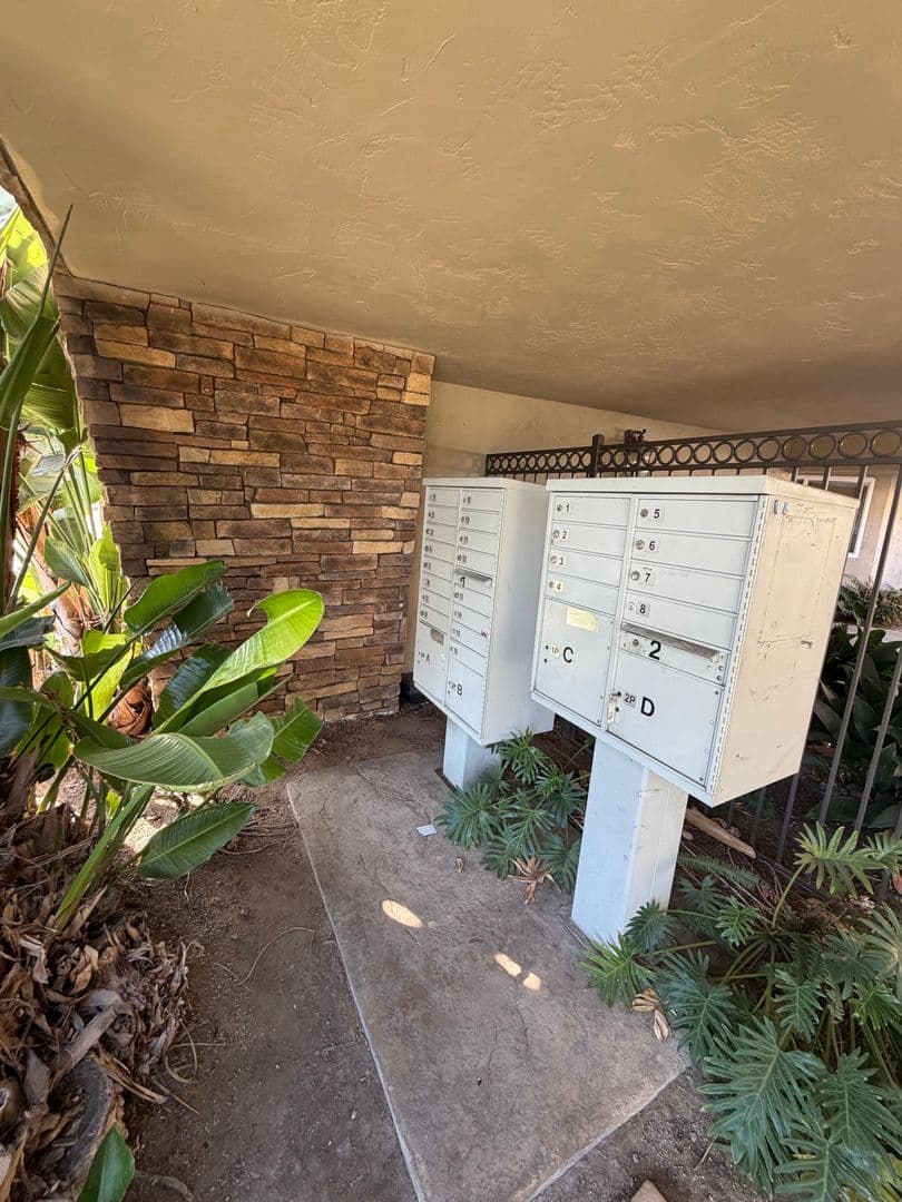 El Cajon House: 1160 E. Lexington Avenue