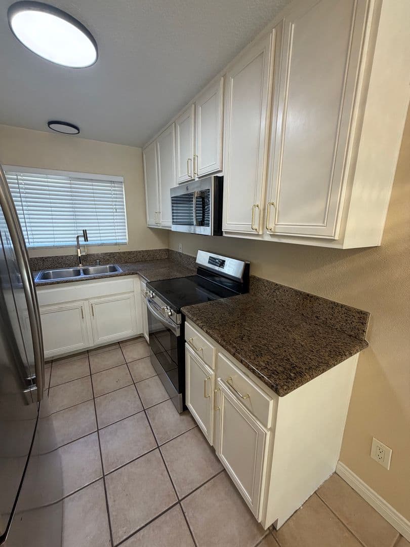 El Cajon Condo: 792 N. Mollison Ave #16