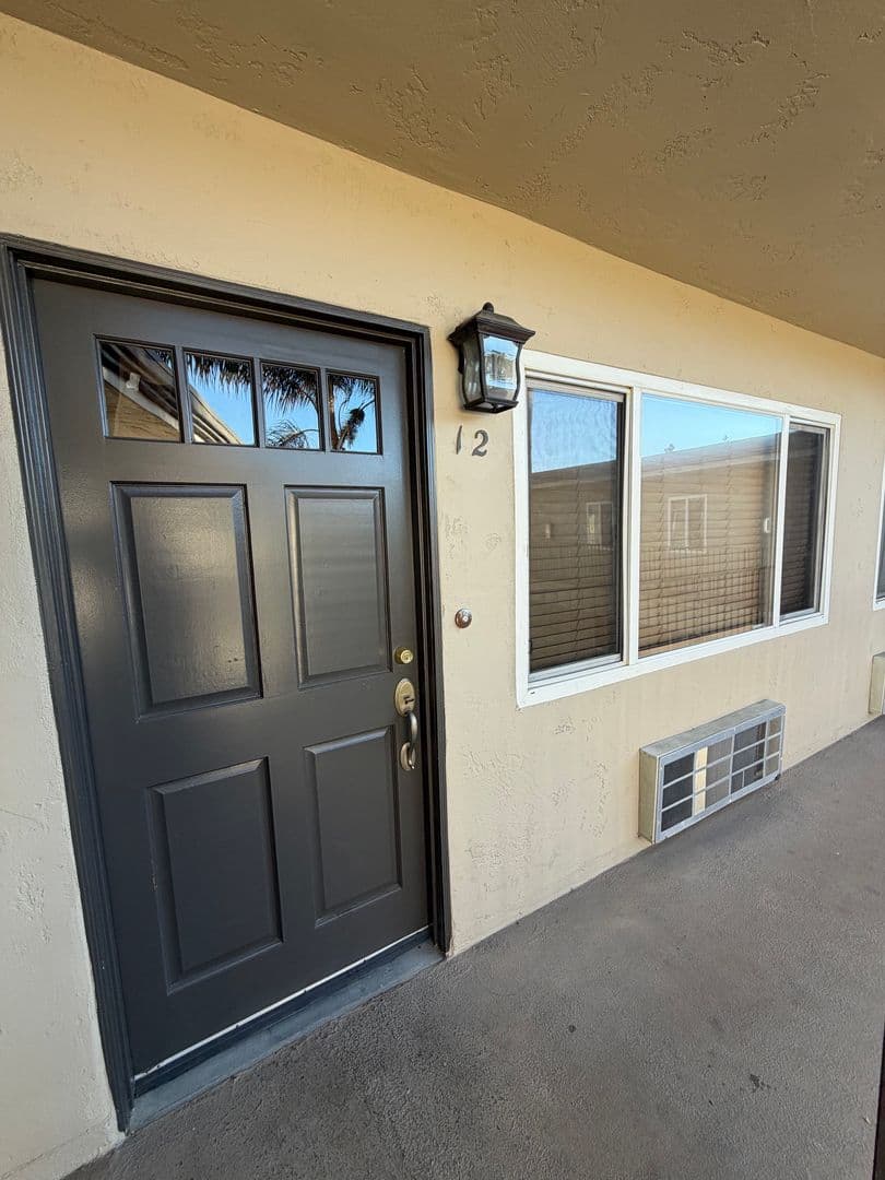 El Cajon House: 1160 E. Lexington Avenue