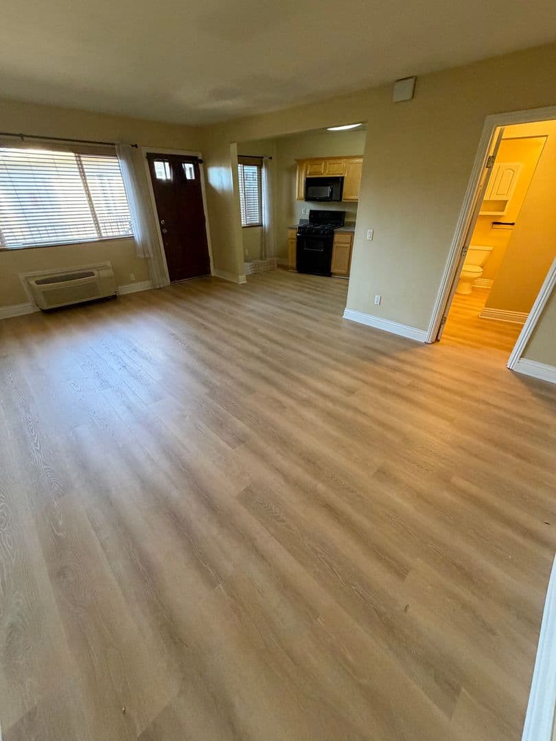 El Cajon House: 1160 E. Lexington Avenue