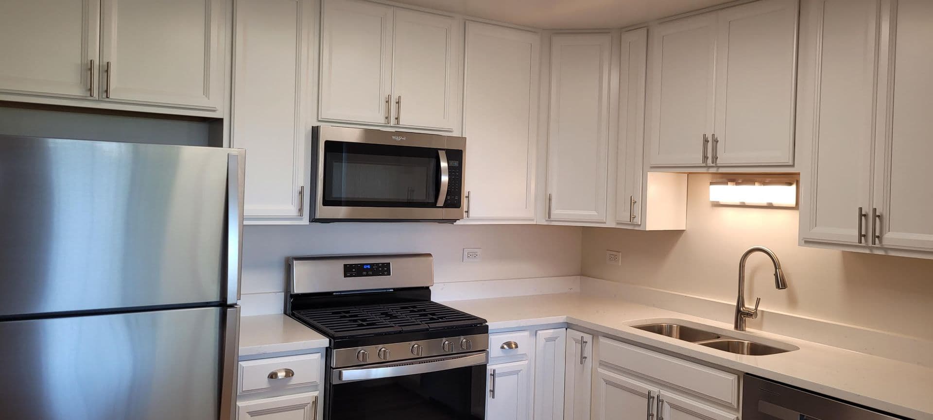 Elk Grove Village Apartment: 480 Eagle Drive