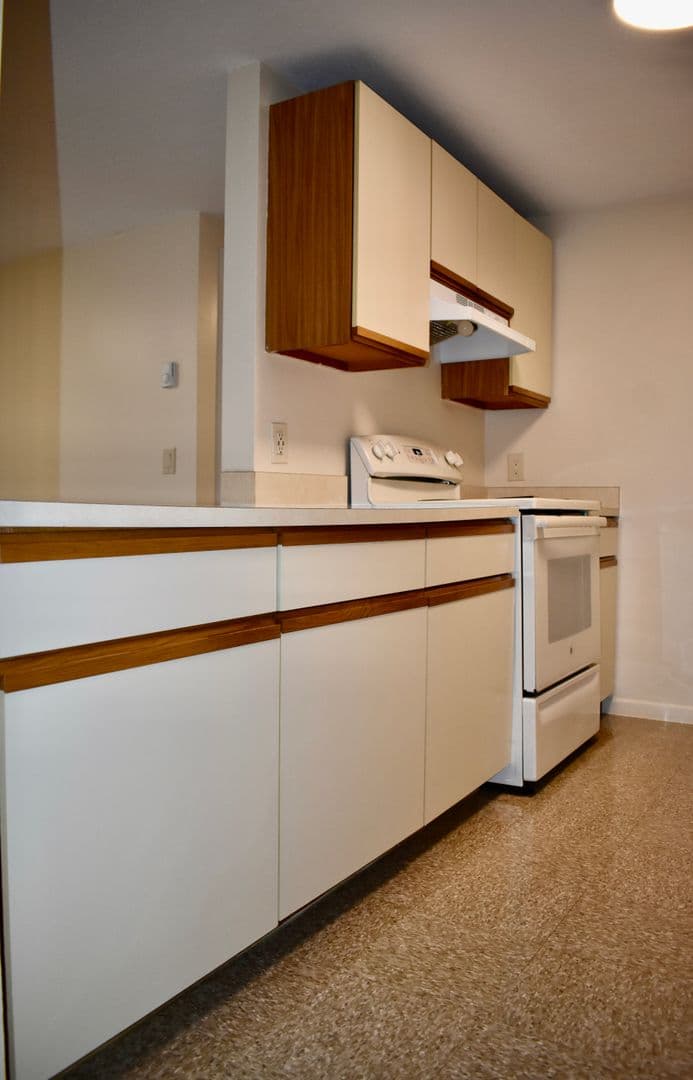 Merrimack Apartment: 10 Center Street