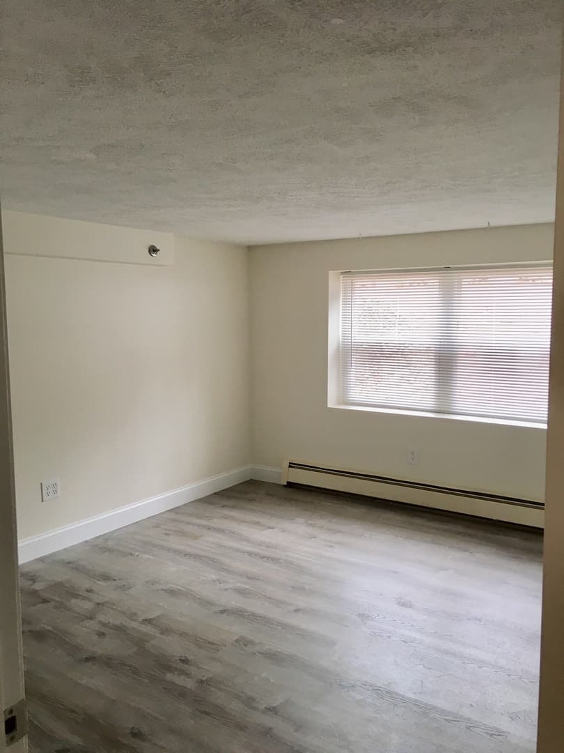 Derry Apartment: 39 South Main Street