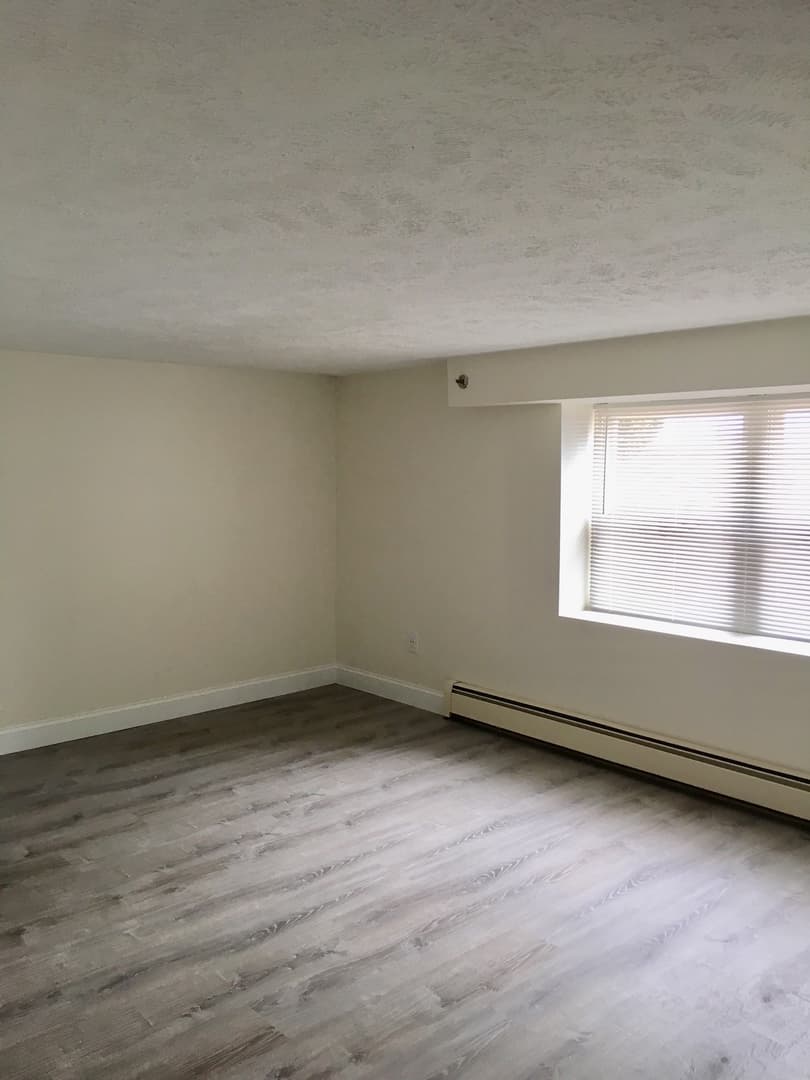 Derry Apartment: 39 South Main Street