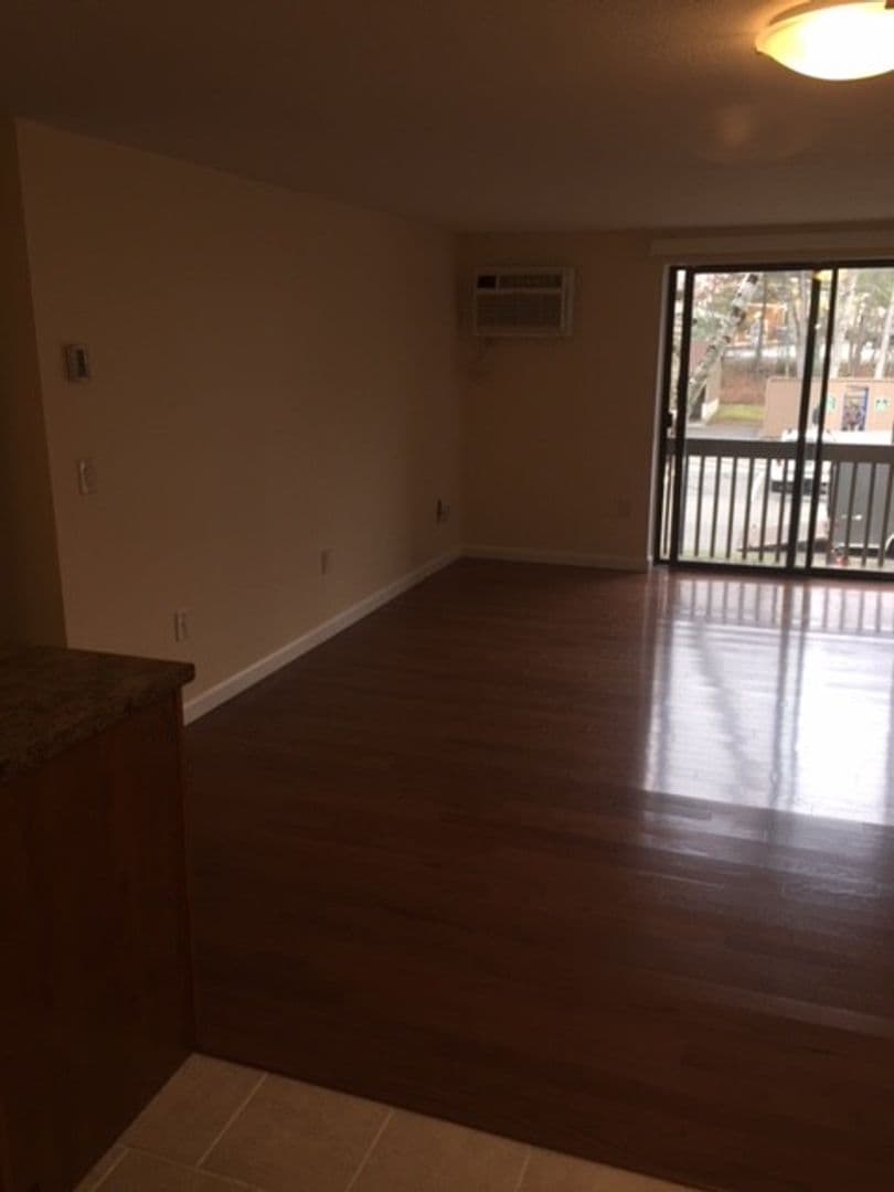 Merrimack Apartment: 10 Center Street