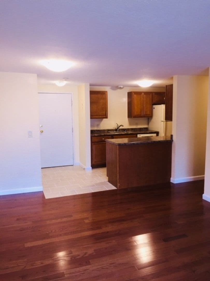 Merrimack Apartment: 10 Center Street