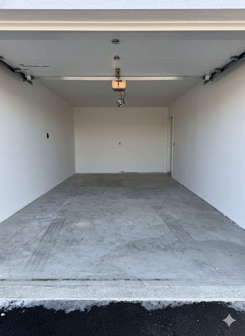 Waukon Apartment: 104 8th Ave SW