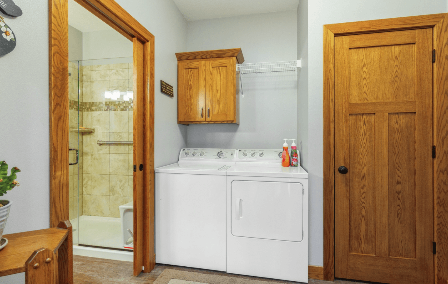 Pella Apartment: 115 Glenwood St.