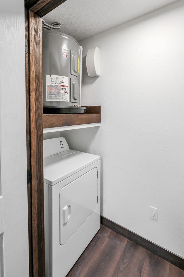 Pella Apartment: 340 East 13th Street