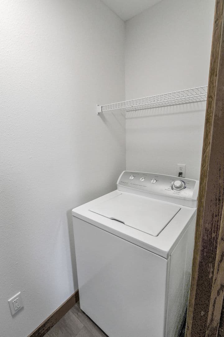 Pella Apartment: 340 East 13th Street