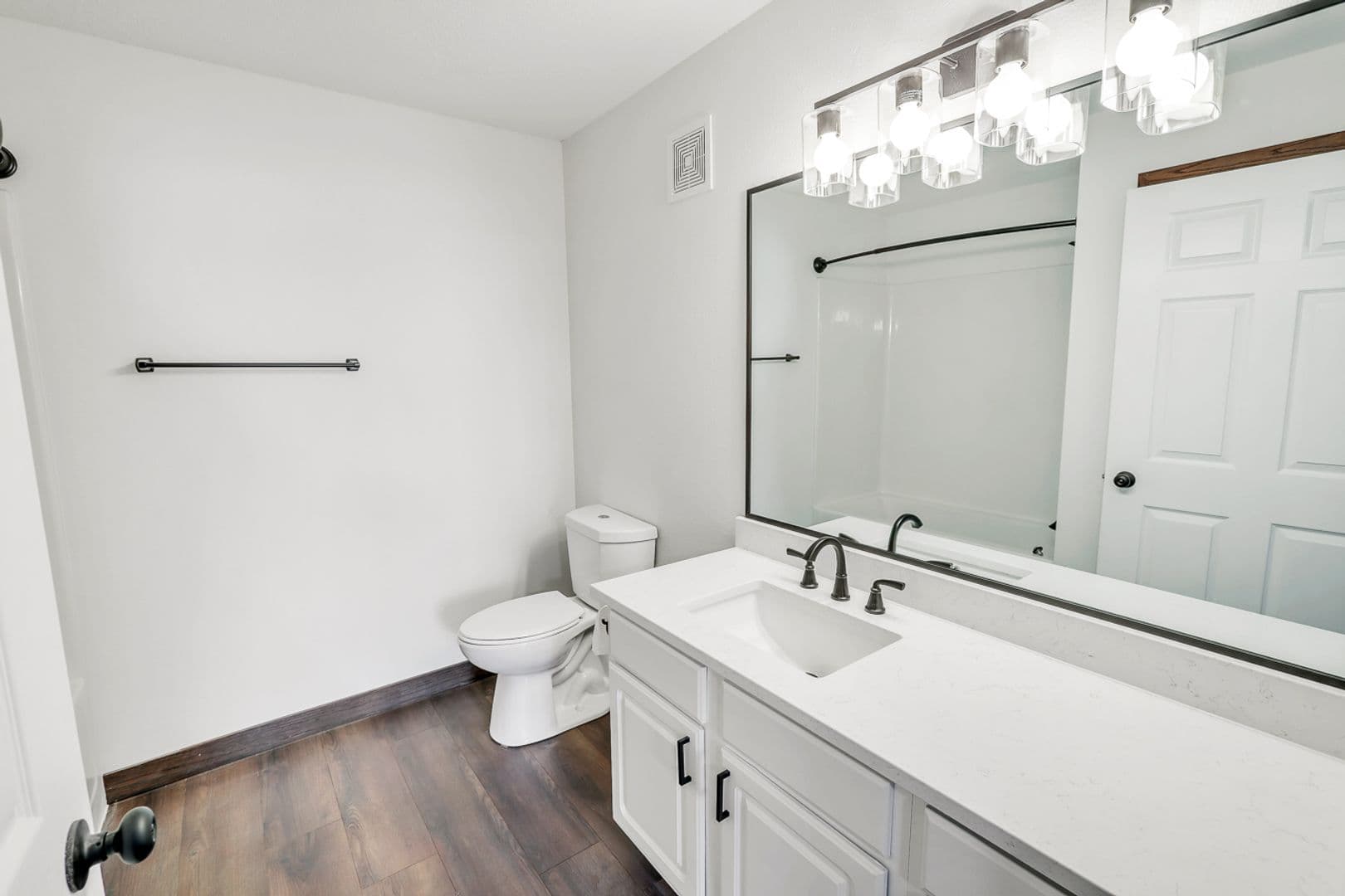 Pella Apartment: 340 East 13th Street