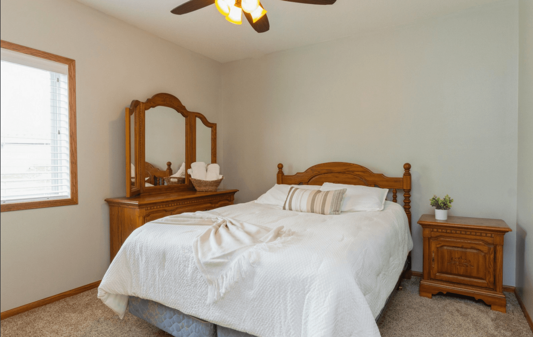 Pella Apartment: 111 Glenwood St.