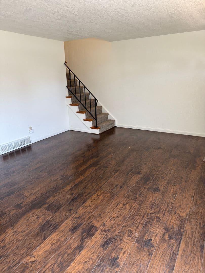 Waverly Apartment: 2100 West Bremer Ave