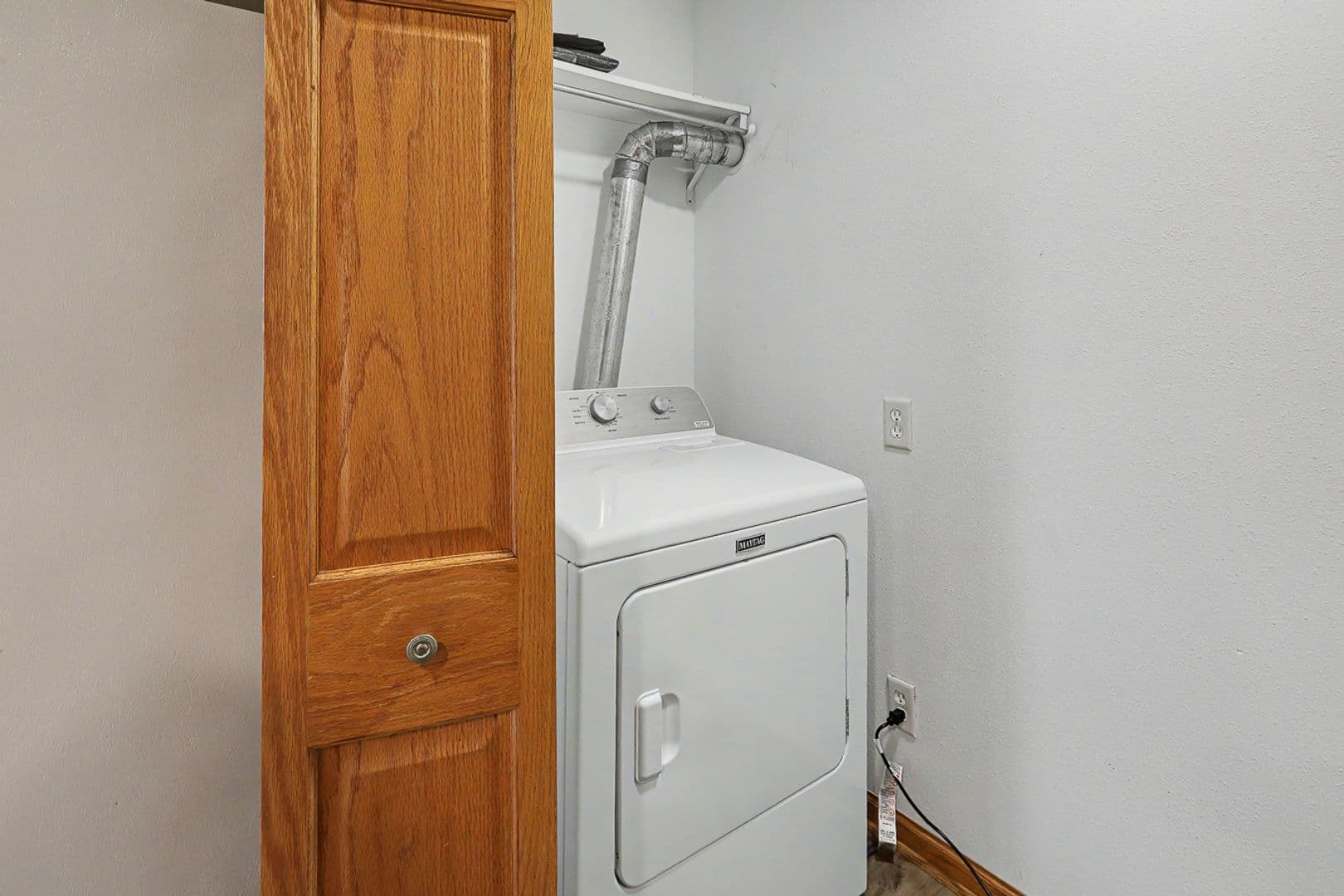 Pella Apartment: 1017 South Clark St.; Pella