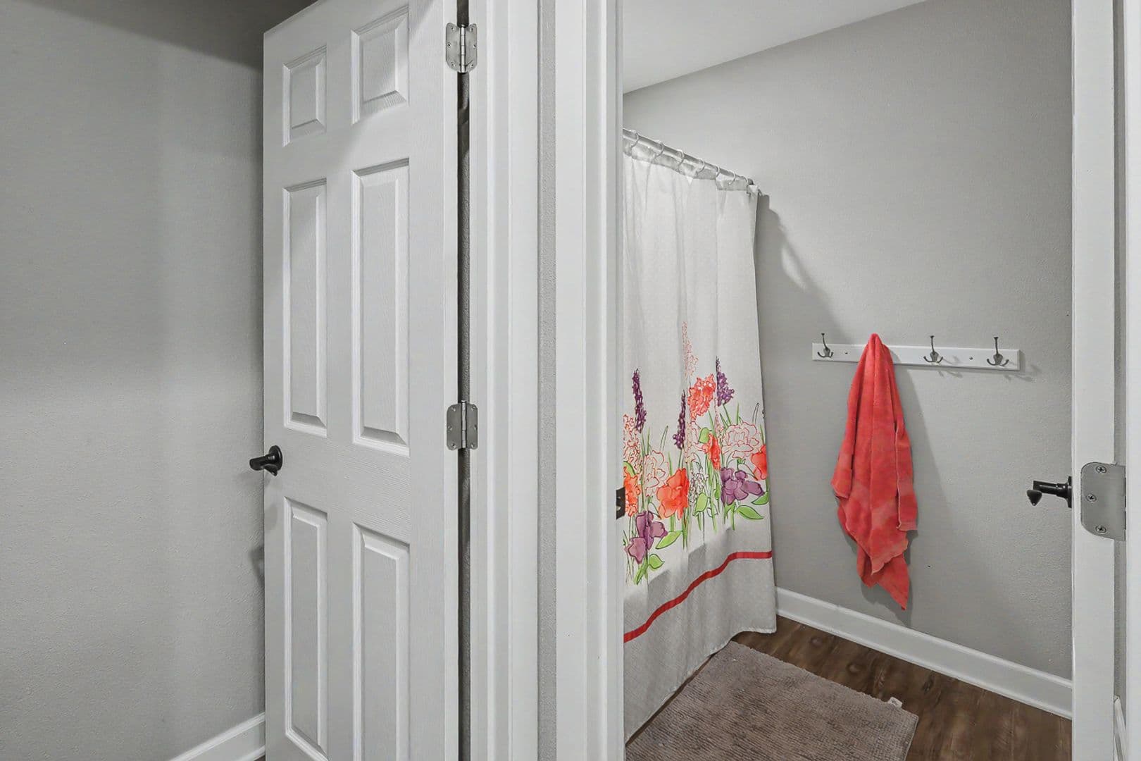 Pella House: 285 240th Place