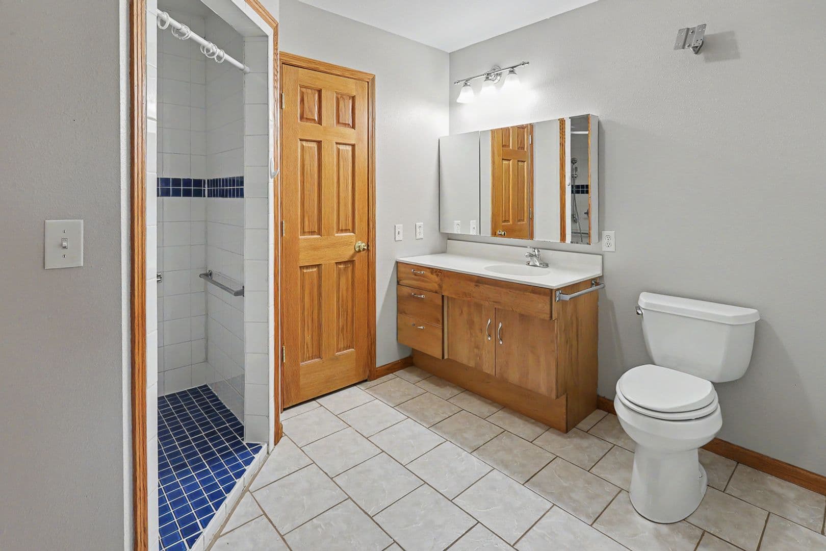 Pella Apartment: 1017 South Clark St.; Pella