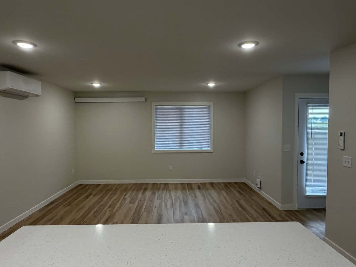 Waukon Apartment: 104 8th Ave SW