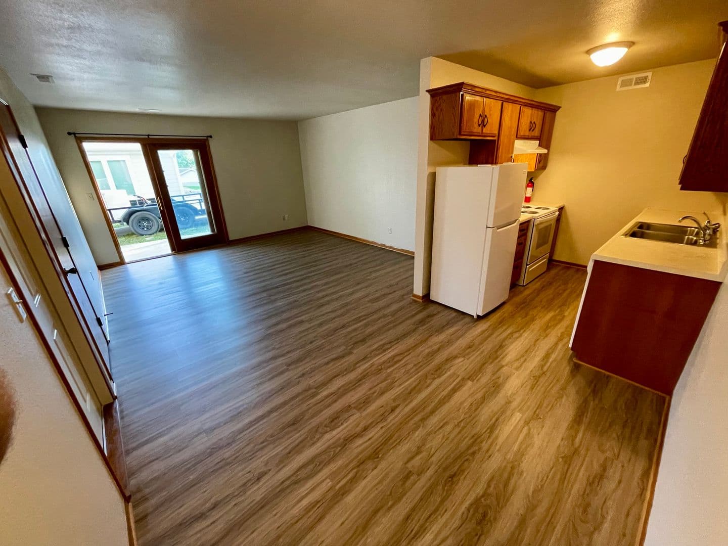 Pella Apartment: 409 East 15th Street