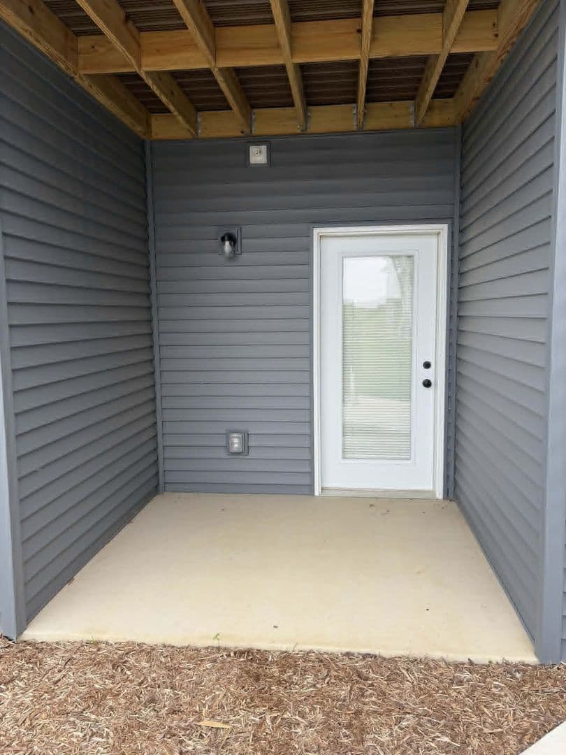 Waukon Apartment: 104 8th Ave SW