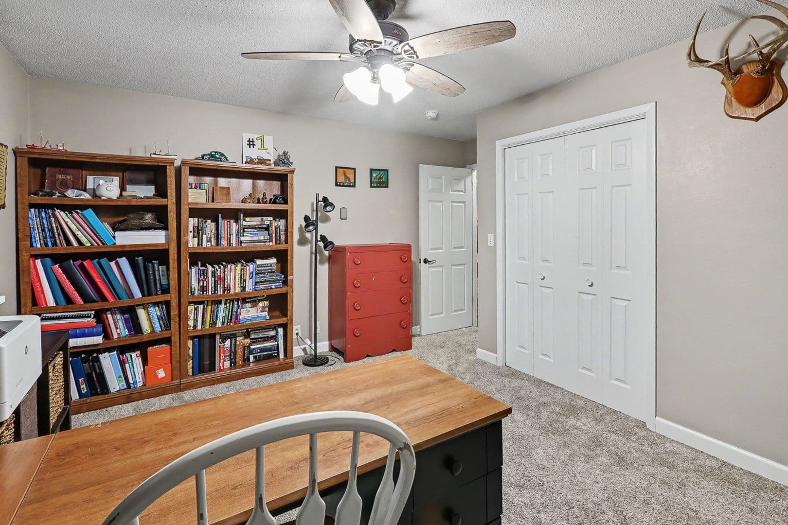 Pella House: 285 240th Place