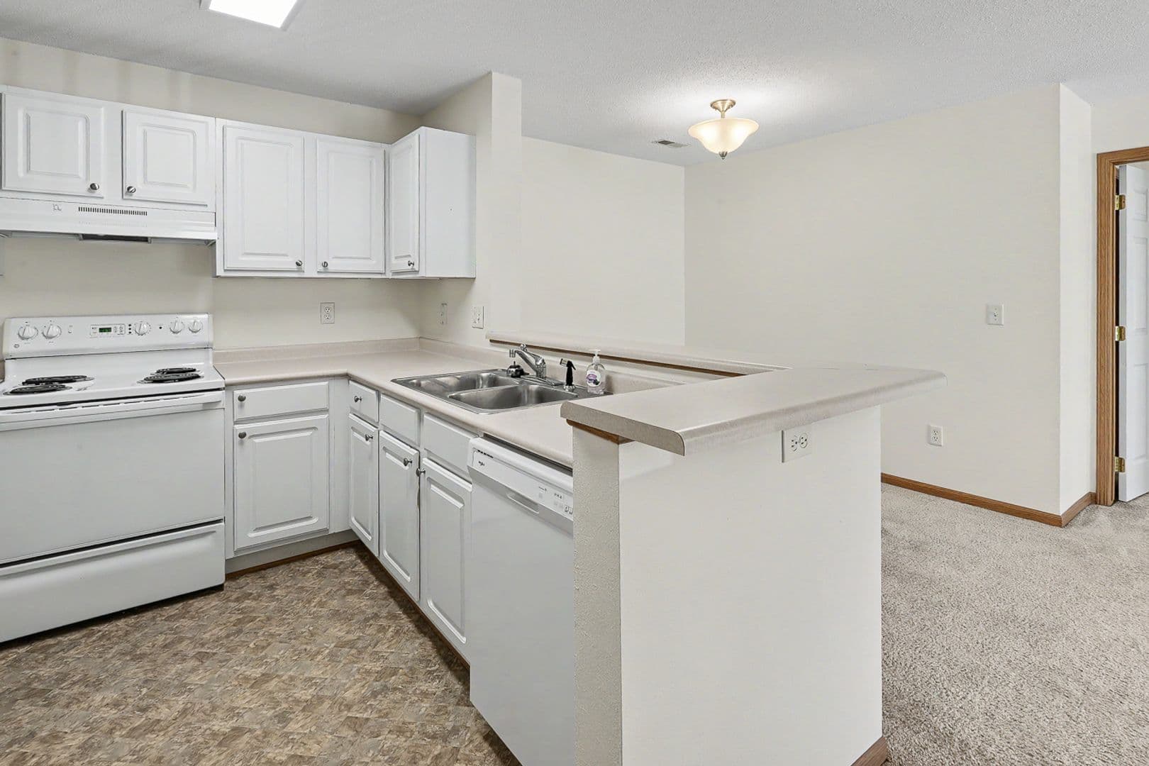 Pella Apartment: 340 East 13th Street