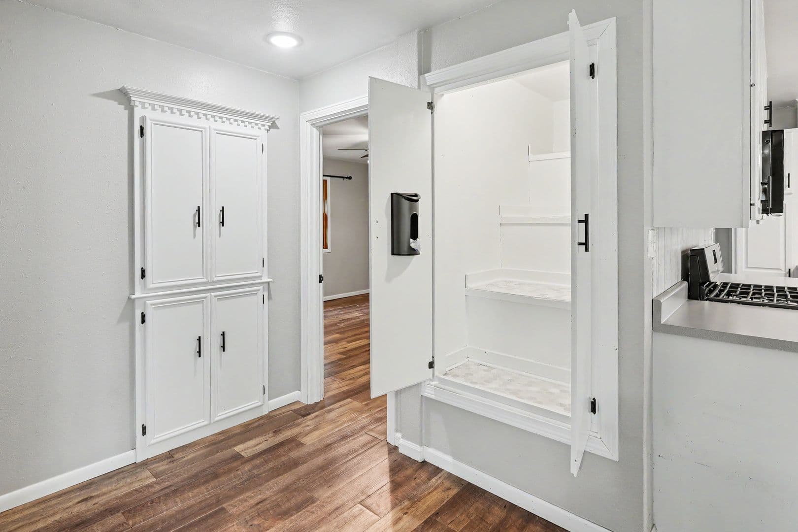 Pella House: 914 West 5th Street