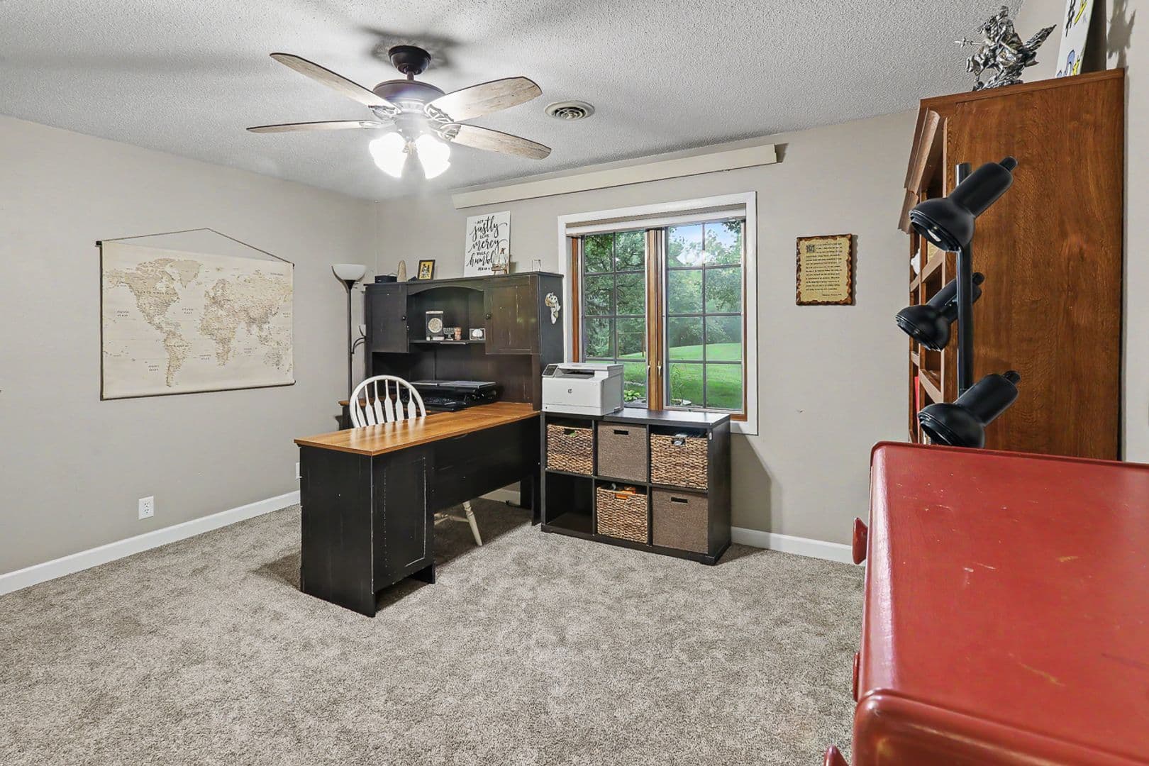 Pella House: 285 240th Place