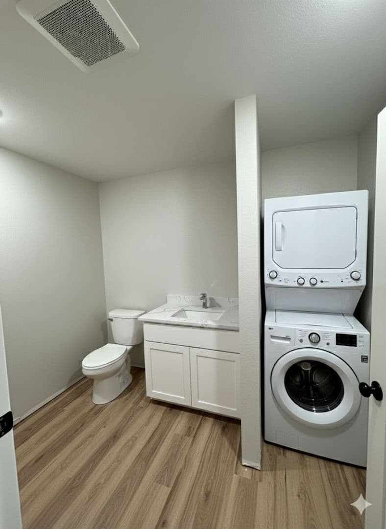 Waukon Apartment: 102 8th Ave SW